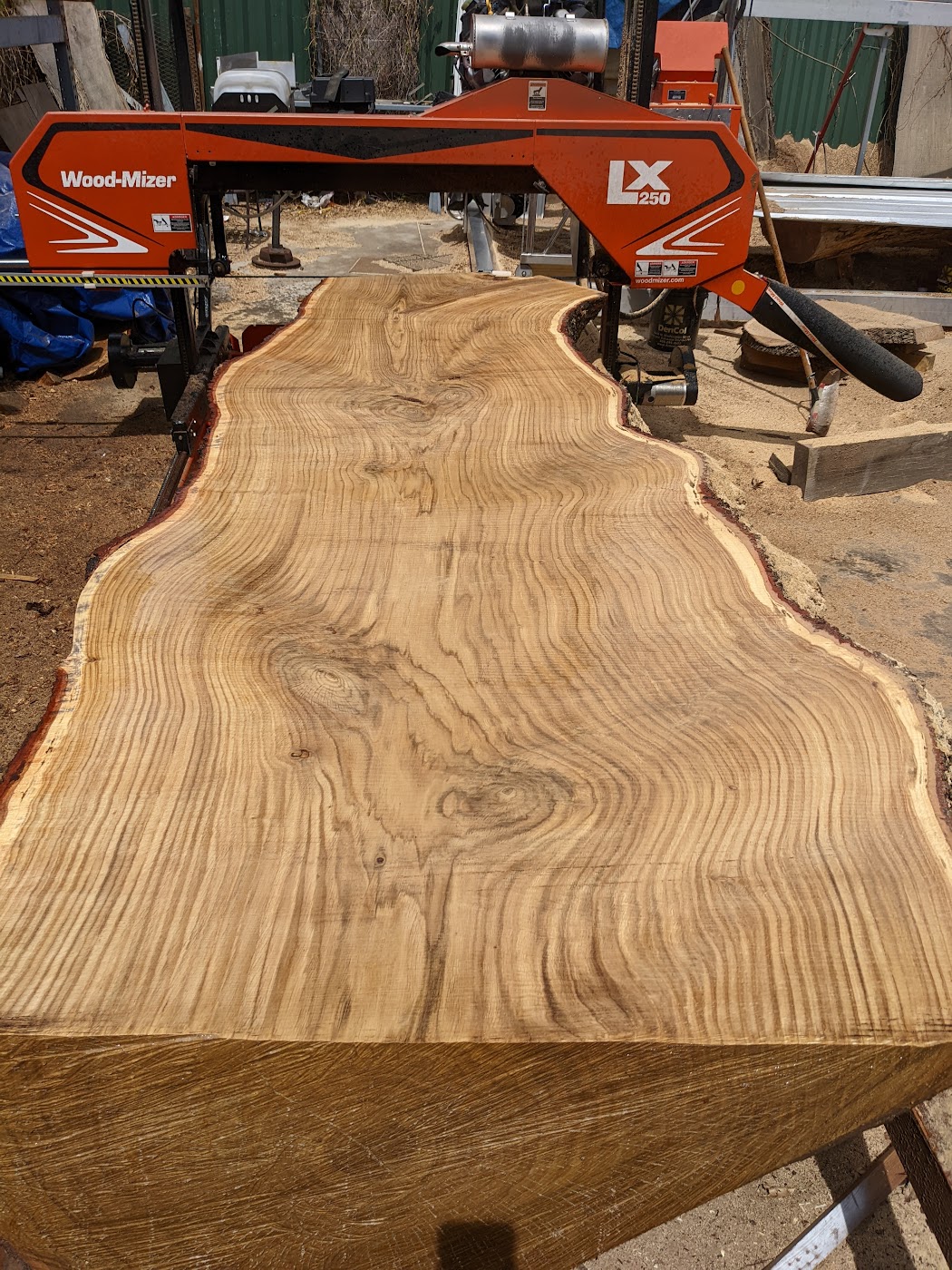 LIVE EDGE WOOD SLABS & CUSTOM MILLING